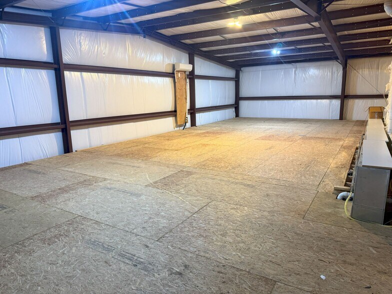 More Photos Of 1221 E 25th St, Lawrence Warehouse For Lease