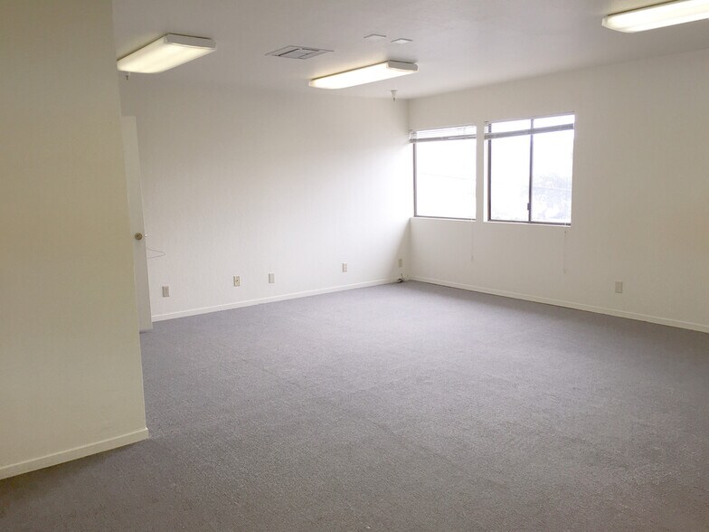 More Photos Of 495 Elder Ave, Sand City Flex For Lease