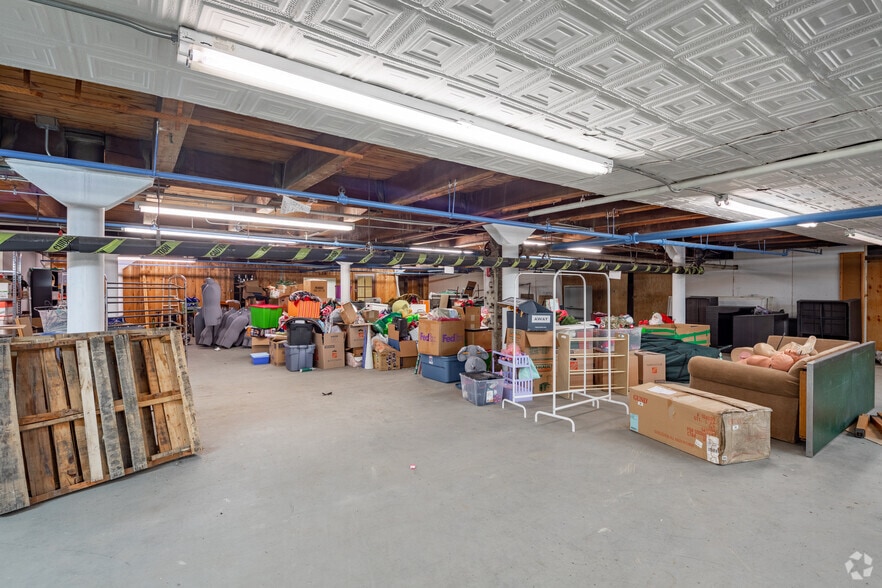 More Photos Of 3020 N Lincoln Ave, Chicago Storefront For Lease