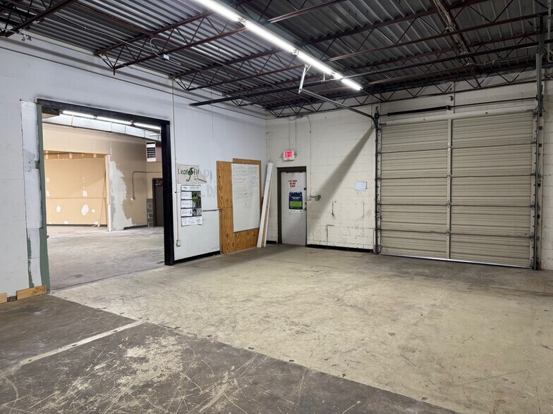 More Photos Of 907-929 Fee Fee Rd, Maryland Heights Light Distribution For Lease
