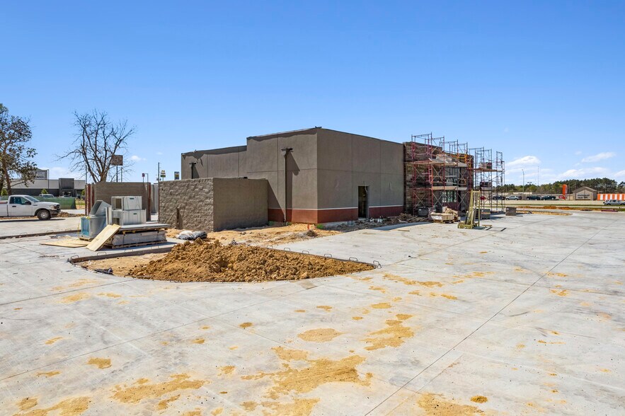 More Photos Of 12700 Interstate 45 N, Willis Freestanding For Sale