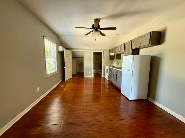 More Photos Of 103 N High St, Franklin Office Residential For Sale