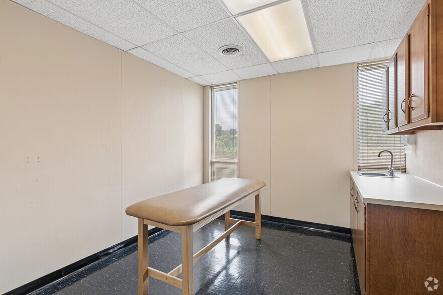 More Photos Of 1569 Medical Dr, Pottstown Office For Sale