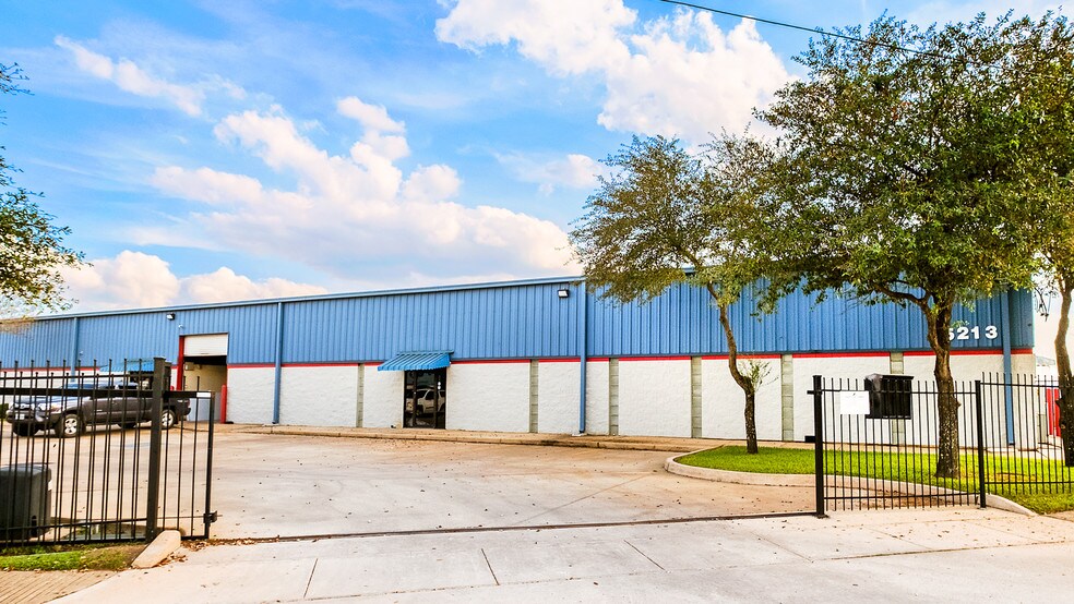 More Photos Of 5213 Brookglen Dr, Houston Light Manufacturing For Lease