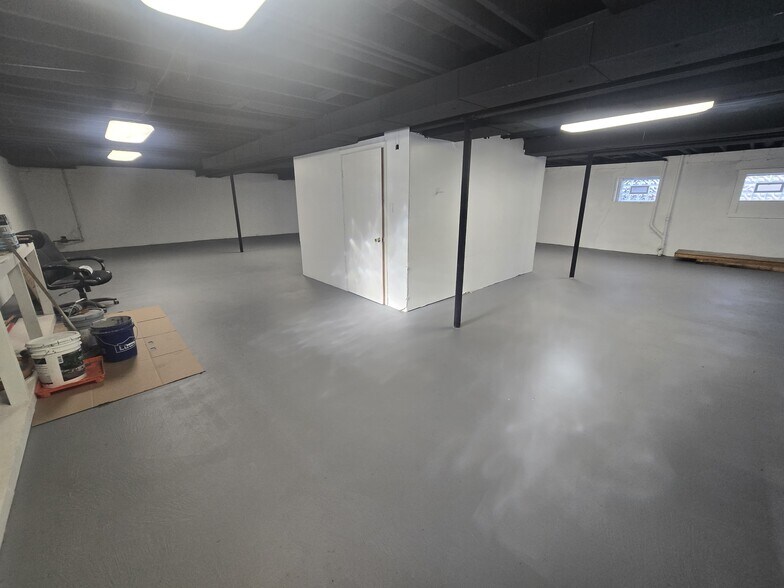 More Photos Of 1095 W Huron St, Waterford Medical For Sale