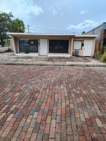 Primary Photo Of 714 1st Ave SW, Largo Specialty For Sale