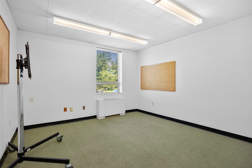 More Photos Of 30-32 N Russell Rd, Albany Office For Sale