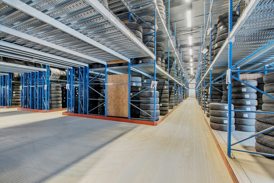 More Photos Of 14410 Rue Rolland-Desjardins, Mirabel Warehouse For Sale