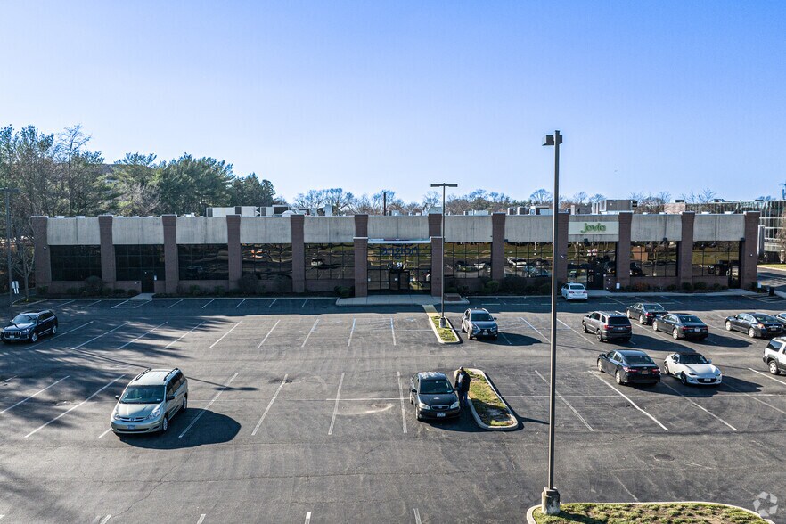 More Photos Of 51 Charles Lindbergh Blvd, Uniondale Flex For Sale