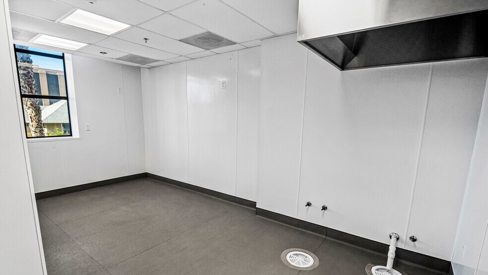 More Photos Of 456 Elm Ave, Long Beach Restaurant For Lease
