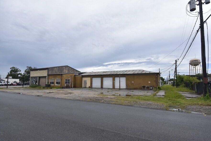 More Photos Of 621 W Main St, La Porte Warehouse For Lease