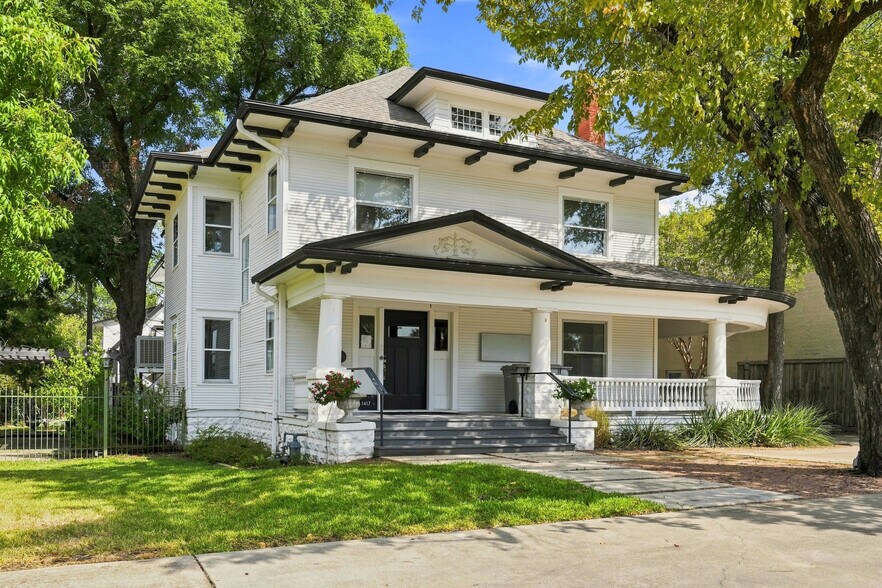 Primary Photo Of 1417 8th Ave, Fort Worth Hospitality For Sale