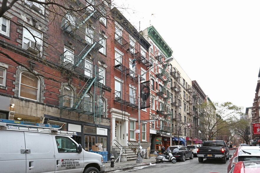 More Photos Of 228 Thompson St, New York Apartments For Lease