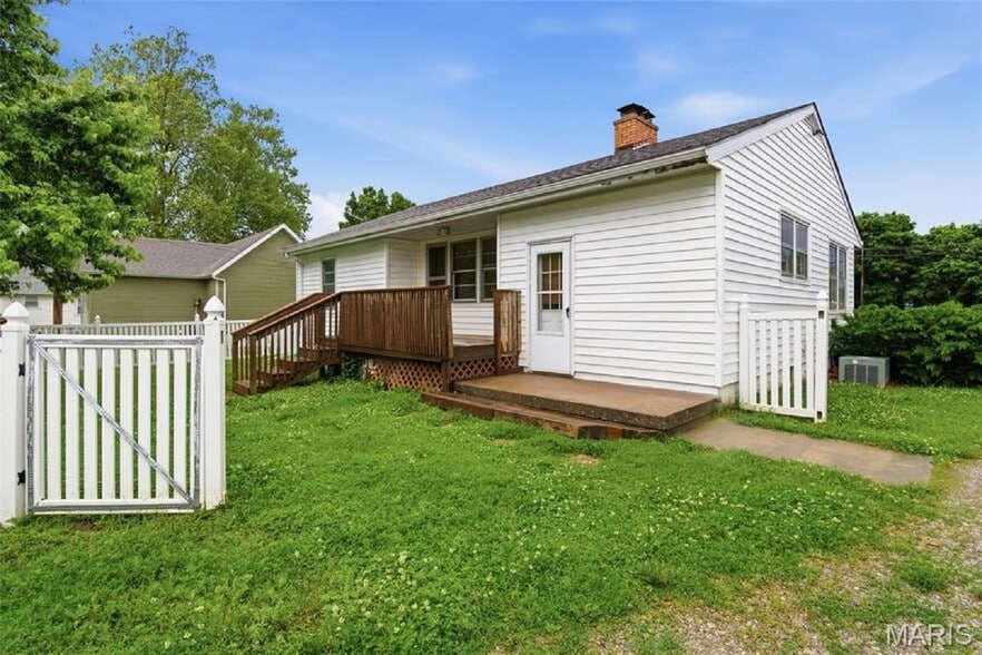 More Photos Of 5912 N Belt W, Belleville Flex For Sale