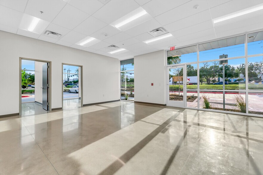 More Photos Of 1100 Lakeside Parkway, Flower Mound Showroom For Lease