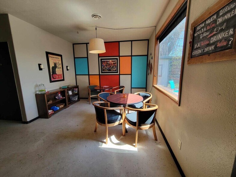 More Photos Of 1313 W Cherry St, Vermillion Hotel For Sale