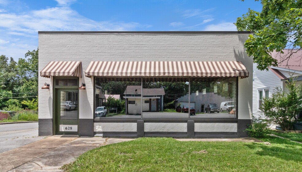 More Photos Of 628 Cumberland Dr, Clarksville Freestanding For Lease