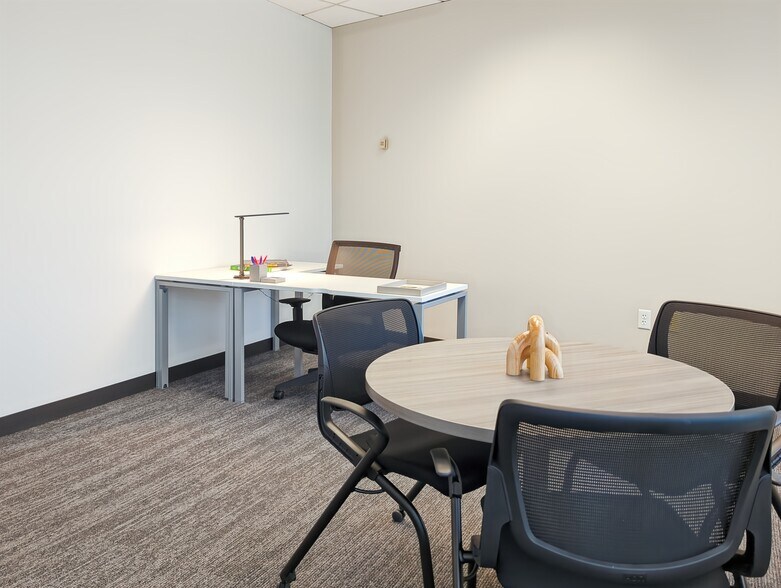 More Photos Of 9211 Forest Hill Ave, Richmond Coworking Space
