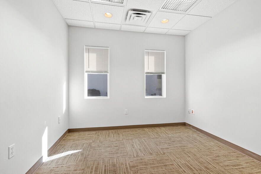 More Photos Of 1496 Bellevue St, Green Bay Office For Lease