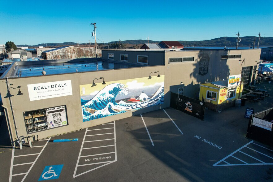 More Photos Of 775 N Front St, Coos Bay Bar For Sale