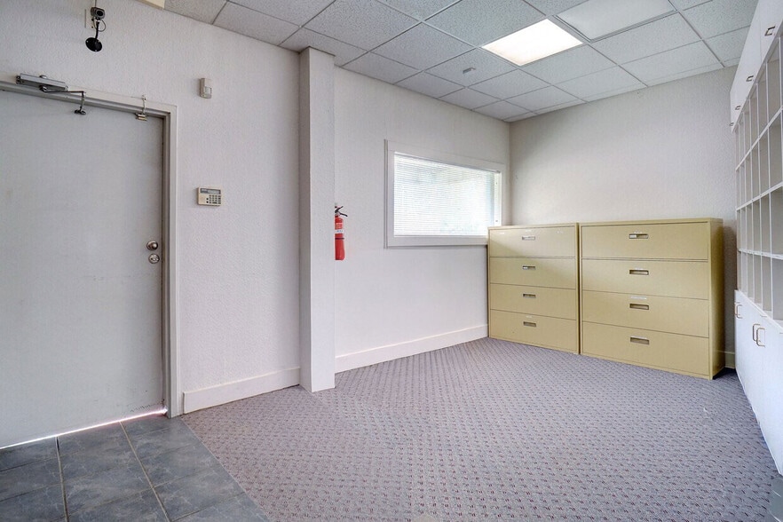 More Photos Of 1303 Northwest Hwy, Garland Office For Lease