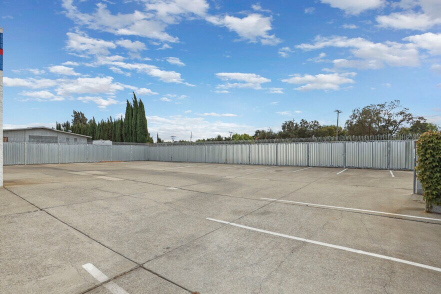 More Photos Of 7711 Murray Dr, Stockton Flex For Sale