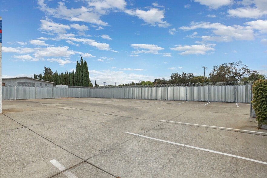 More Photos Of 7711 Murray Dr, Stockton Flex For Sale