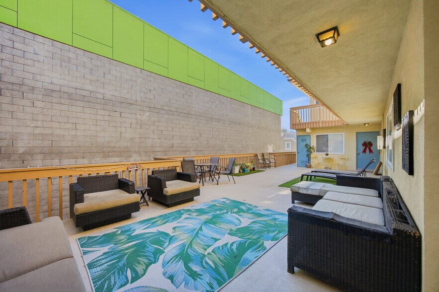 More Photos Of 2121 Pacific Coast Hwy, Hermosa Beach Apartments For Sale