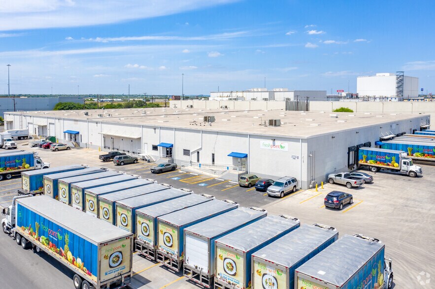 More Photos Of 4615-4651 Greatland Dr, San Antonio Distribution For Lease