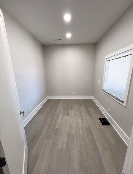 More Photos Of 140 E Professional Park Ct, Bowling Green Office For Sale