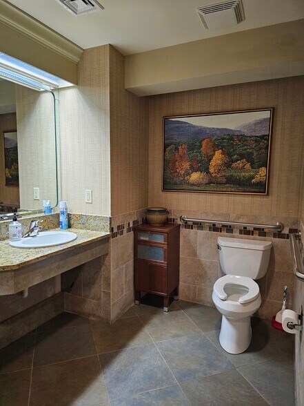 More Photos Of 1108 E Chocolate Ave, Hershey Medical For Sale