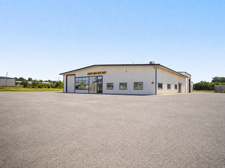 More Photos Of 400 N Macarthur Blvd, Oklahoma City Warehouse For Sale