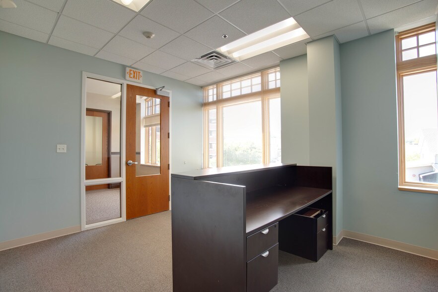 More Photos Of 5143-5151 Mochel Dr, Downers Grove Office For Sale