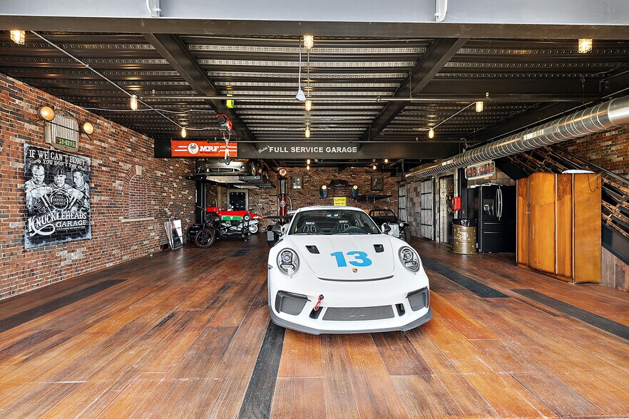 More Photos Of 148 Pit Ln, Pontiac Parking Garage For Sale