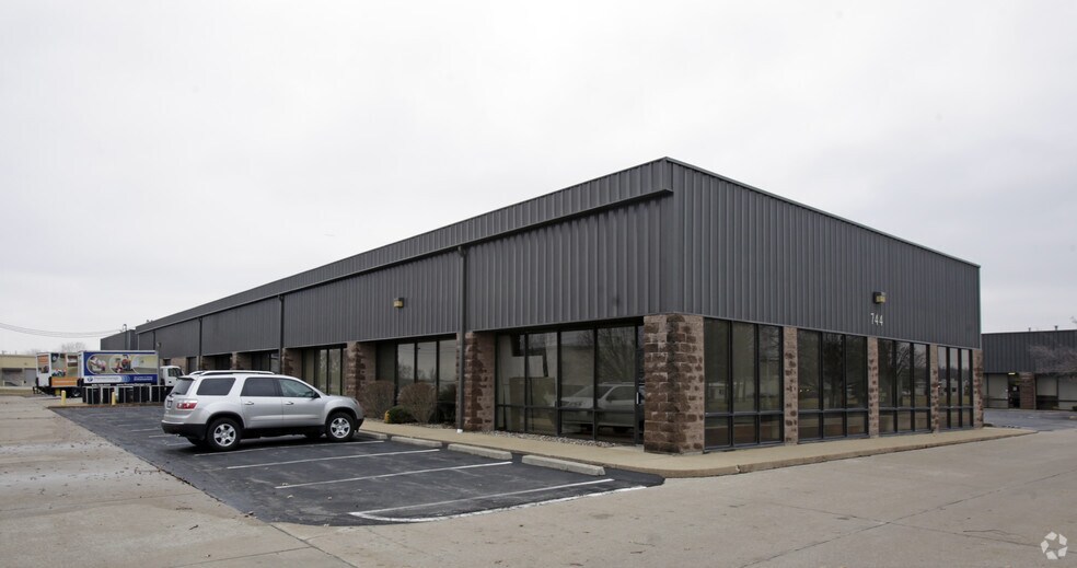 More Photos Of 722 Spirit Of St Louis Blvd, Chesterfield Unknown For Lease