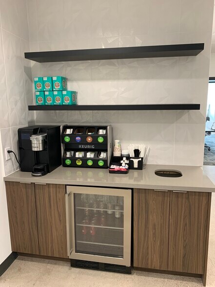 More Photos Of 2050 S Cottonwood Dr, Tempe Medical For Lease