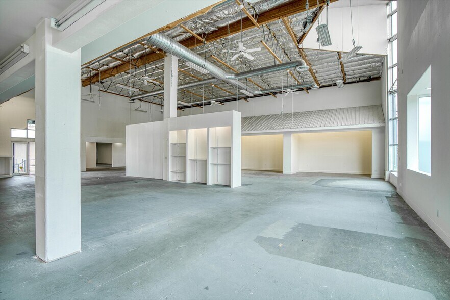 More Photos Of 1125 W Steele Ln, Santa Rosa Freestanding For Lease
