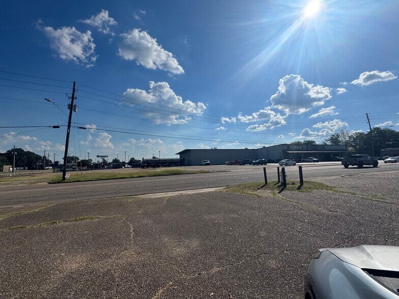 More Photos Of W 5th corner of 12th Avenue St @ 12th Avenue, Laurel Land For Sale