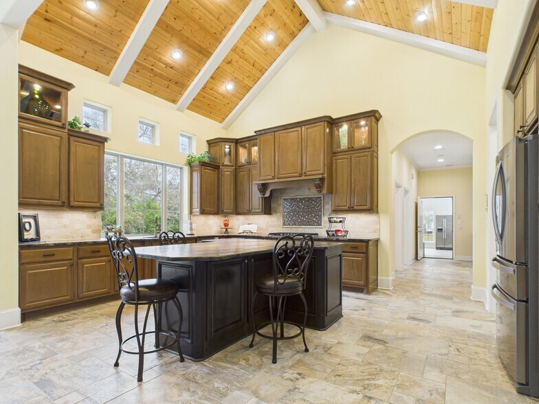 More Photos Of 16751 TX-75 Hwy, Willis Office For Sale