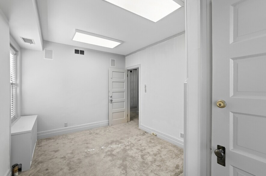 More Photos Of 2406 Auburn Ave, Cincinnati Office Residential For Sale