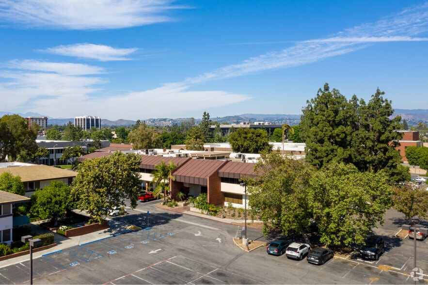 More Photos Of 2112 E 4th St, Santa Ana Office For Lease
