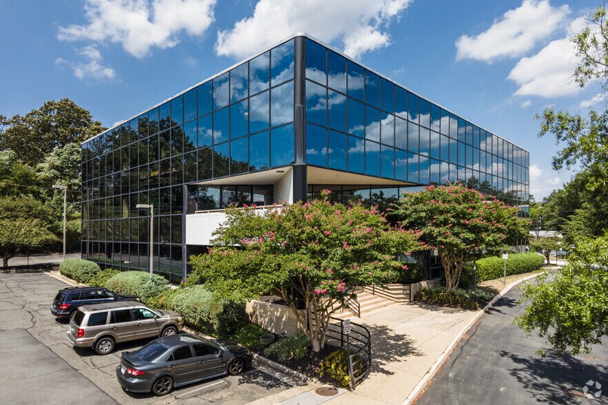 Primary Photo Of 5350 Shawnee Rd, Alexandria Medical For Sale