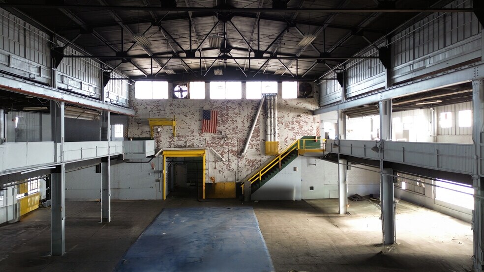 More Photos Of 202 Miley Ave, Indianapolis Manufacturing For Lease