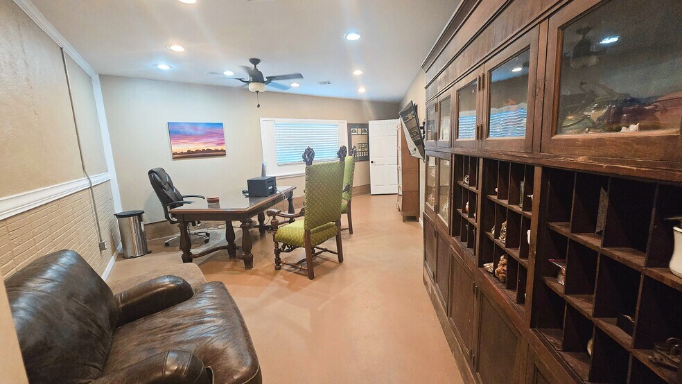 More Photos Of 1801 S National, Fort Scott Convenience Store For Sale