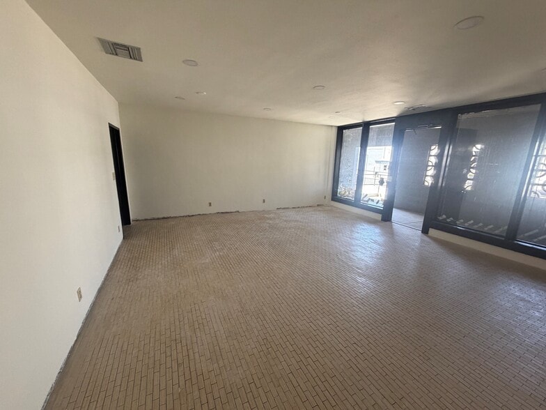 More Photos Of 26541 Ruether Ave, Santa Clarita Light Manufacturing For Lease