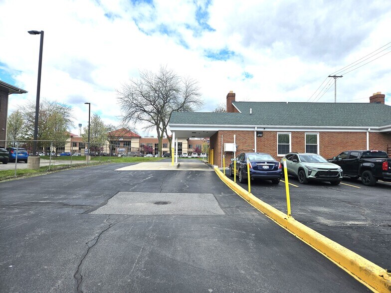 More Photos Of 902 S Washington Ave, Saginaw Office For Sale