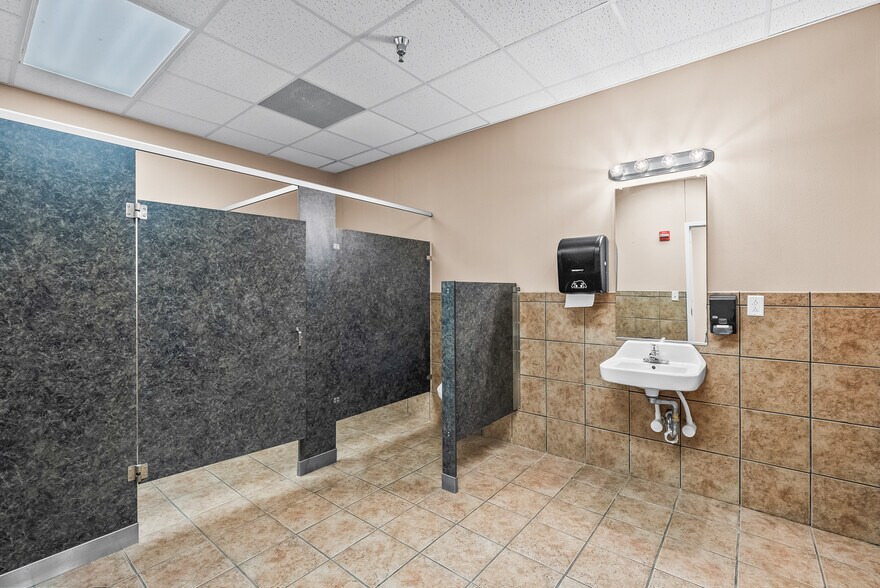 More Photos Of 7202 Slide Rd, Lubbock Medical For Lease