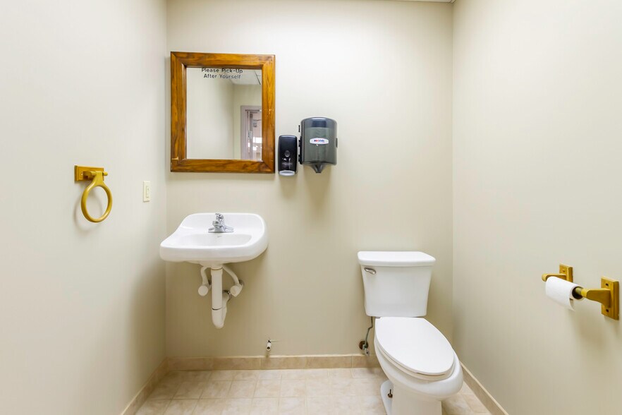 More Photos Of 2840 Mitthoeffer Pl, Indianapolis Warehouse For Sale