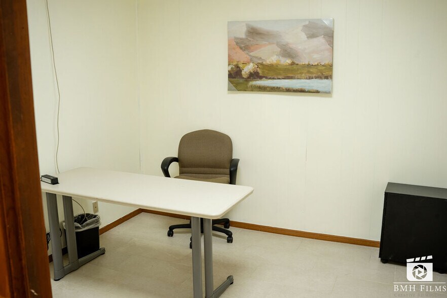 More Photos Of 707-709 N Palestine St, Athens Medical For Lease