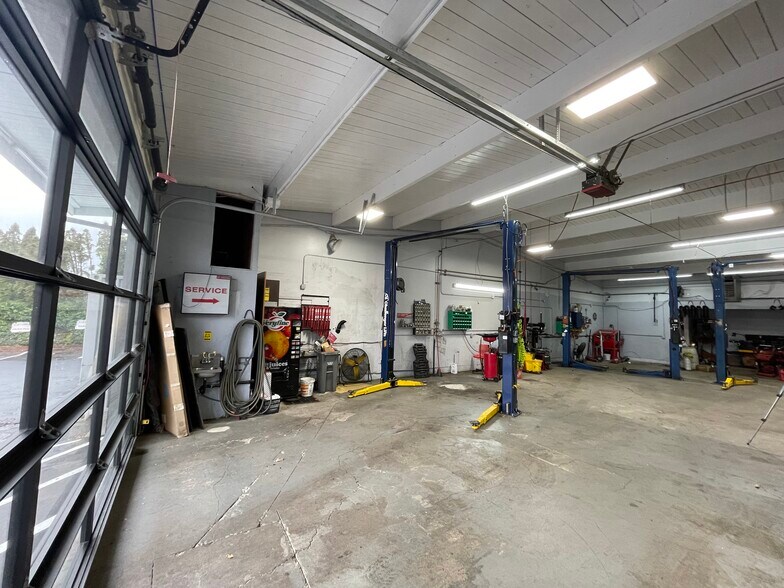 More Photos Of 16001 SE Mcloughlin Blvd, Milwaukie Auto Repair For Lease
